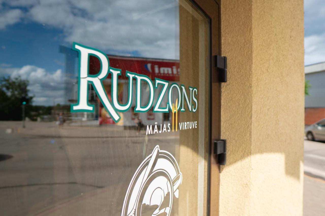 Cafe Hotel Rudzons Madona Exterior photo